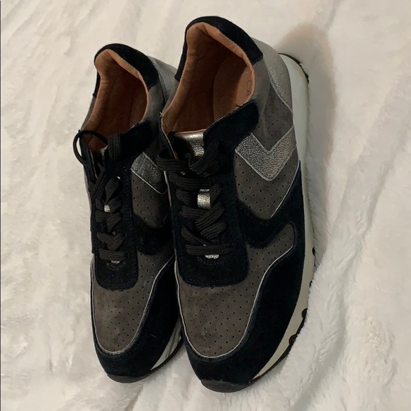 Caslon Sneakers - Picture 2 of 4